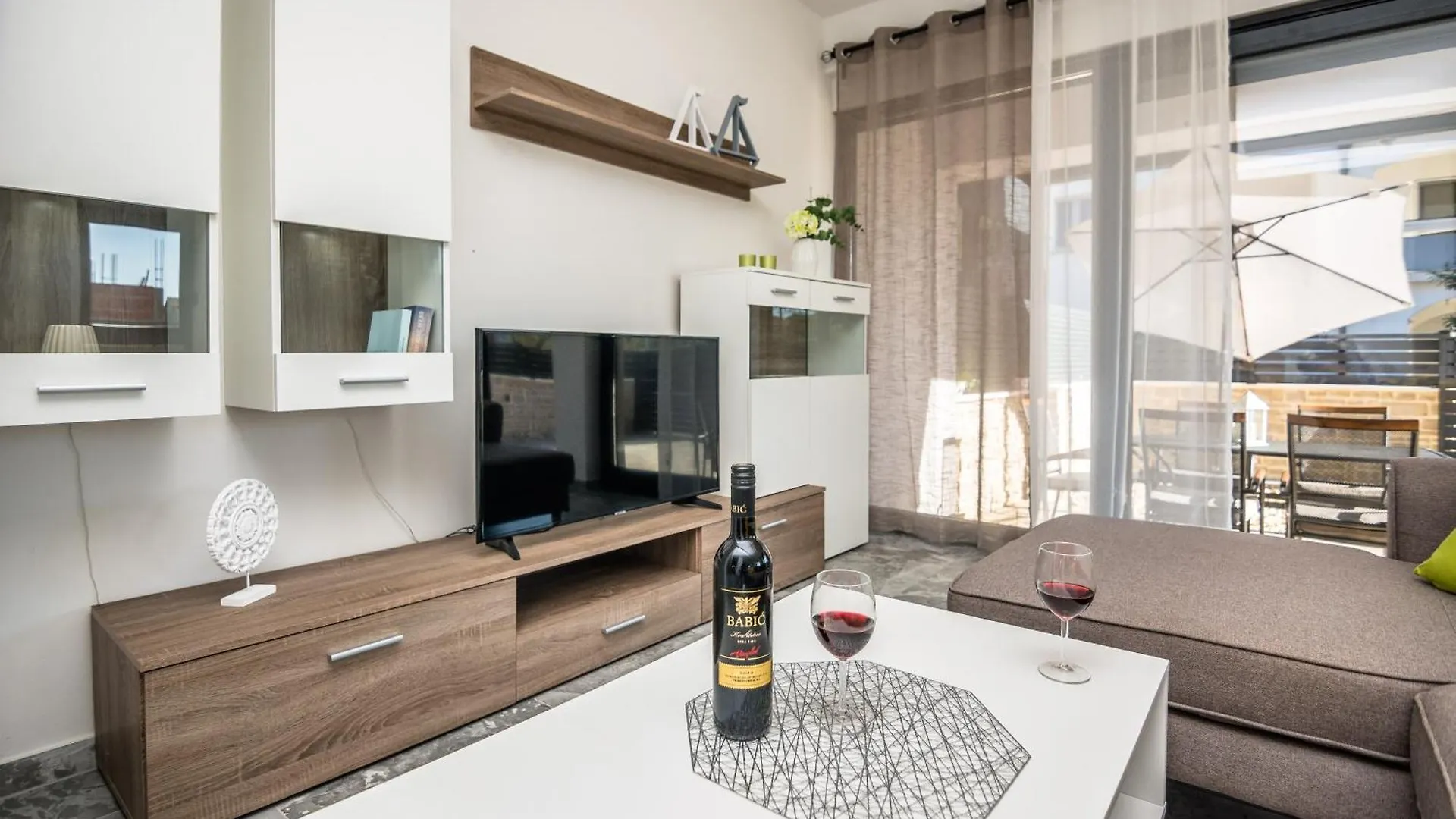Ferienhaus Genster - Holiday Home Mirna Vir Kroatien